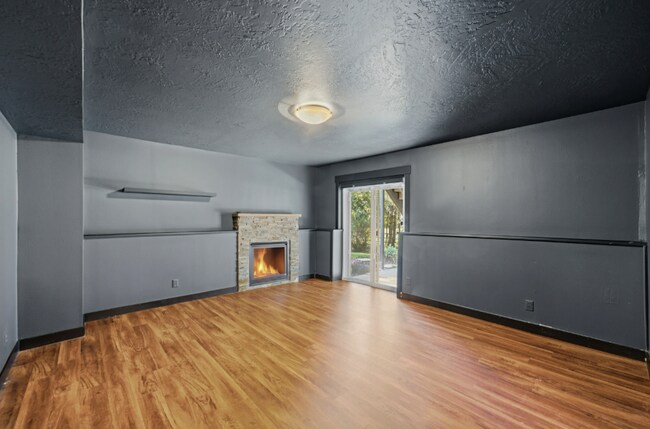 Building Photo - 12 E 500 S
