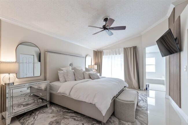 Building Photo - 9765 SW 155th Ct