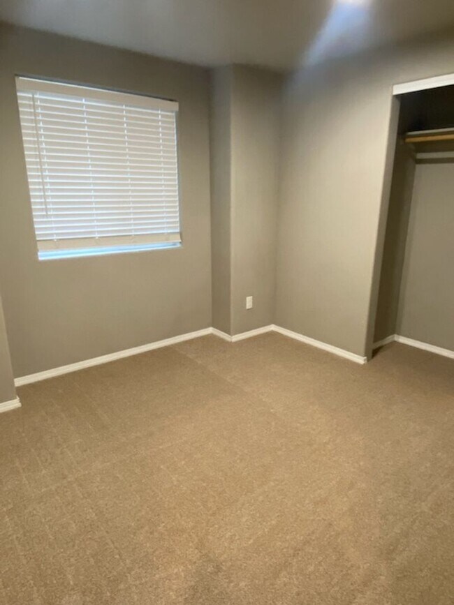 Building Photo - Beautiful 3 bedroom/2 bath tiny home in Cottage Grove- River Walk Village