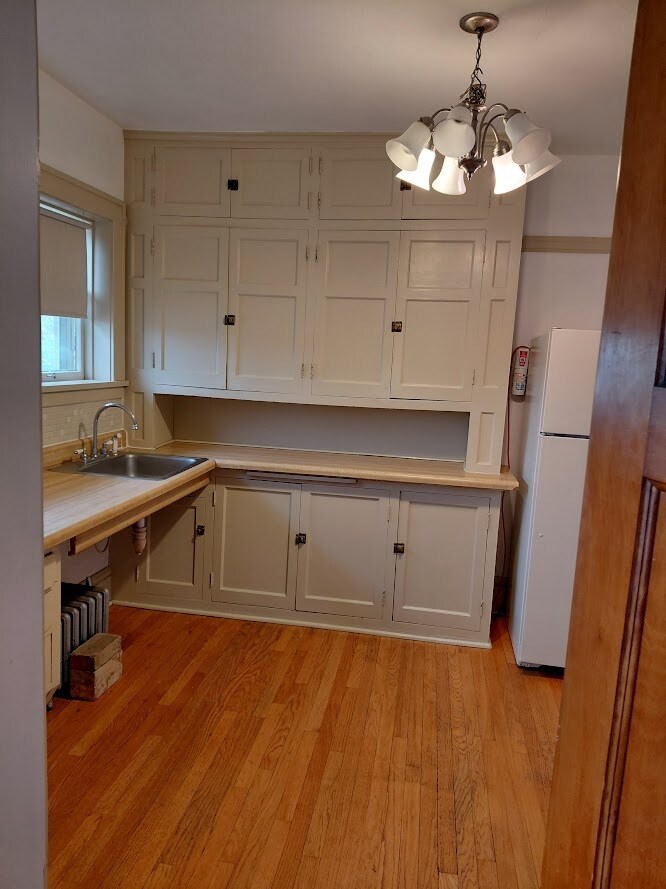 Building Photo - 4552 W Wells St