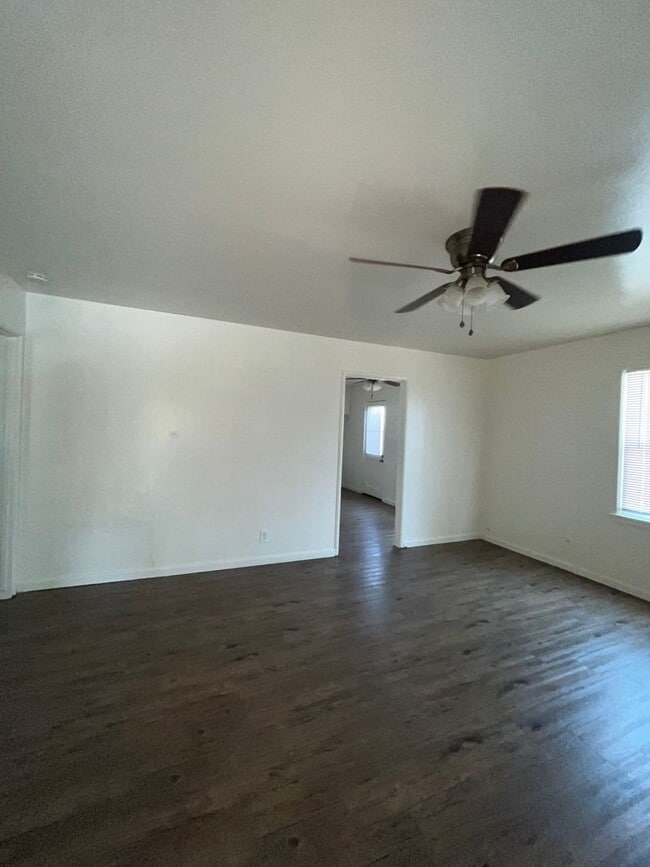 Building Photo - 1504