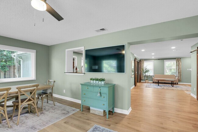 Building Photo - Fully Furnished Home in the Heart of Southside Savannah!