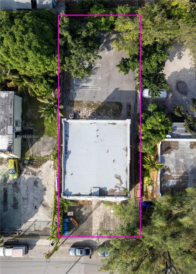 Building Photo - 963 SW 6th St