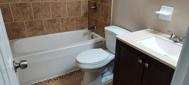 Building Photo - Magic Hollow