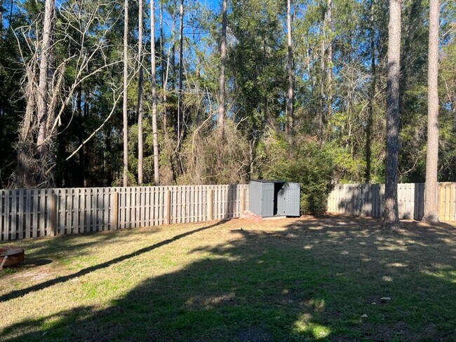 Building Photo - Newly renovated - Close to UF Health Shands, VA and Vet School!