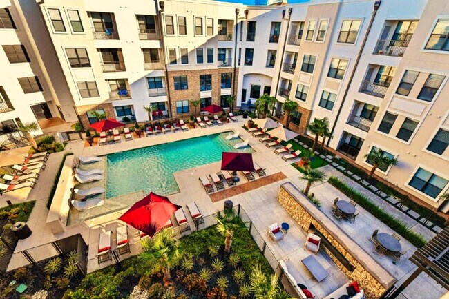 Building Photo - 1221 Legacy Dr