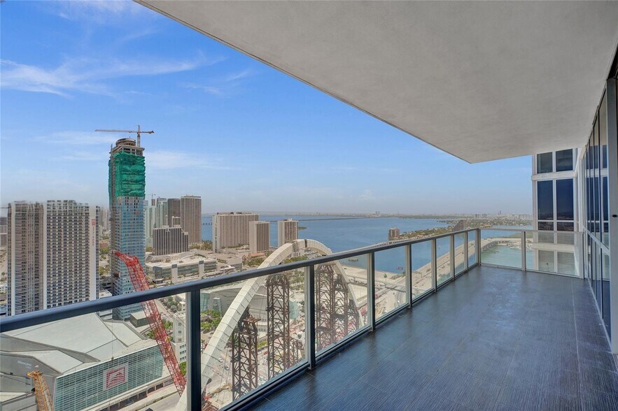 Building Photo - 1100 Biscayne Blvd