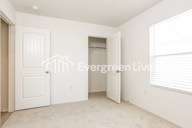 Building Photo - 20 Sourdough Crk Ln