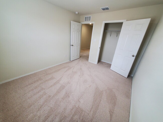 Building Photo - 743 Retama Pass