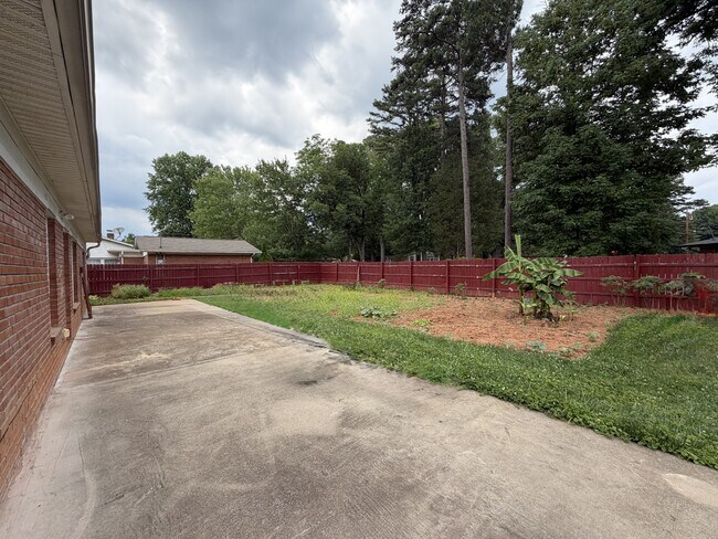 Building Photo - 2501 Burkholder Rd
