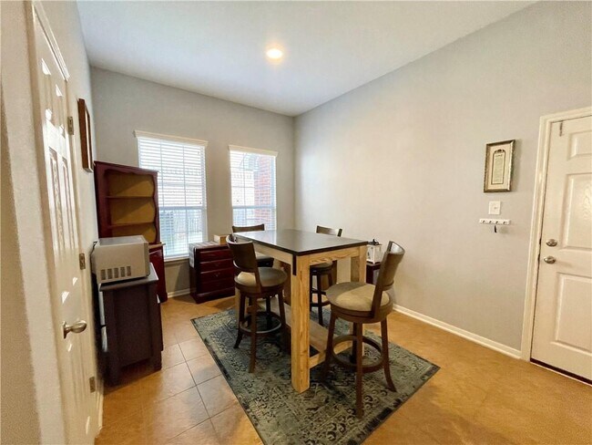 Building Photo - 501 King Eider Ln