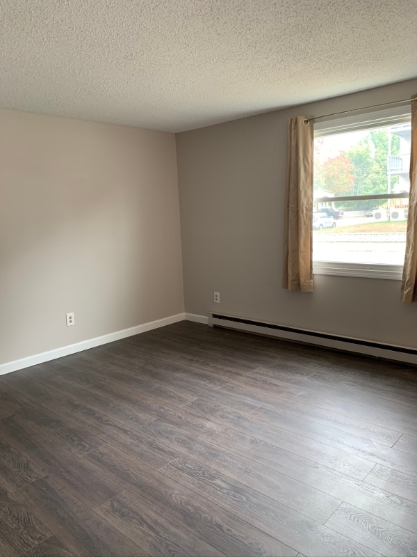 Building Photo - 56 Hall St