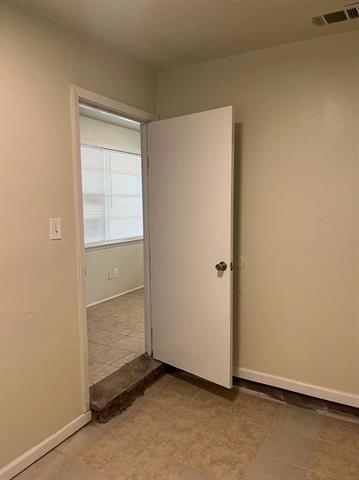 Building Photo - 3200 Santiago Dr