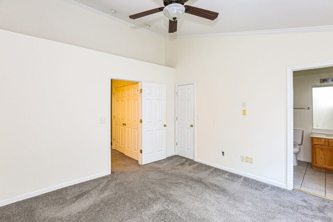 Building Photo - Beautiful Townhome Available for Rent