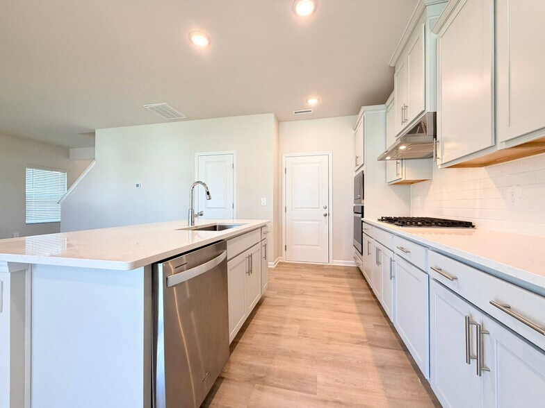 Building Photo - 645 Red River Dr