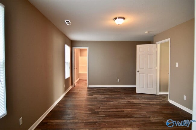 Building Photo - 303 Counter Point Dr