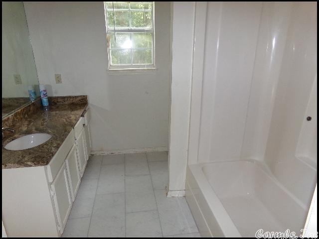Building Photo - 14 Cedar Ridge Ct