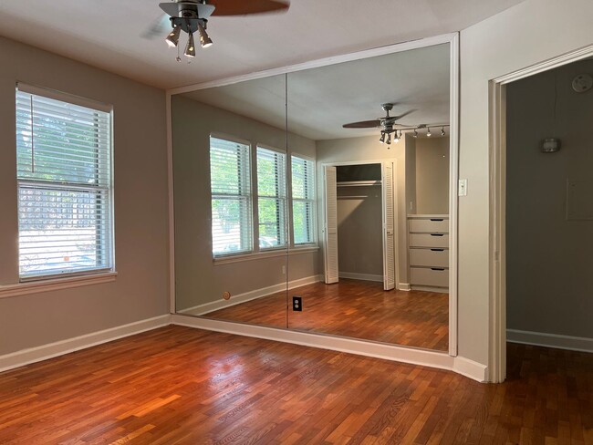 Building Photo - 1814 Kavanaugh Blvd