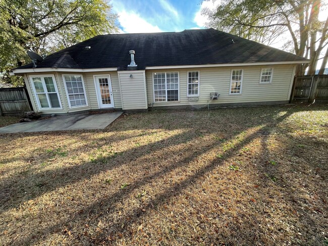 Building Photo - Gorgeous Home in Dothan, AL