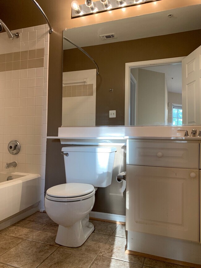 Building Photo - 20303 Beechwood Ter