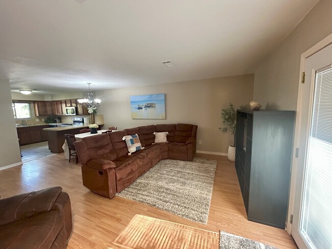 Building Photo - 300 Lucy Ln