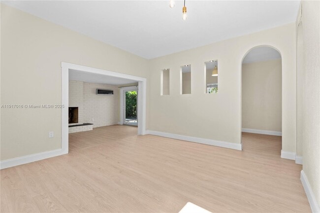 Building Photo - 5865 SW 48th St