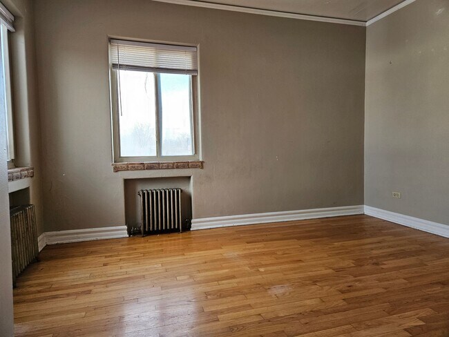 Building Photo - Lovely One Bedroom Apartment - Conveniently Located!