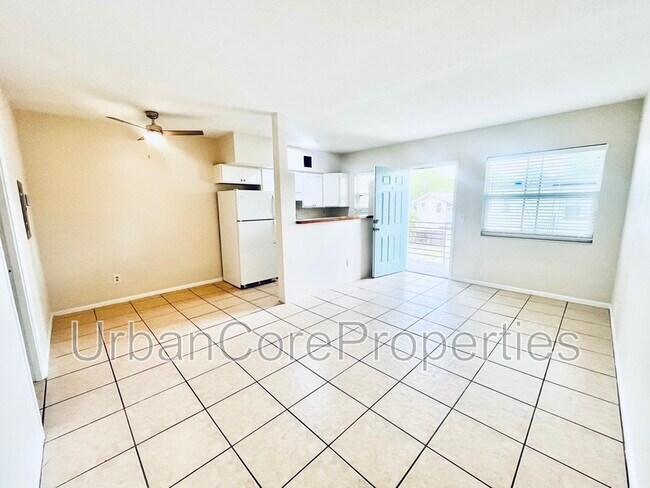 Building Photo - 115 7th Ave N