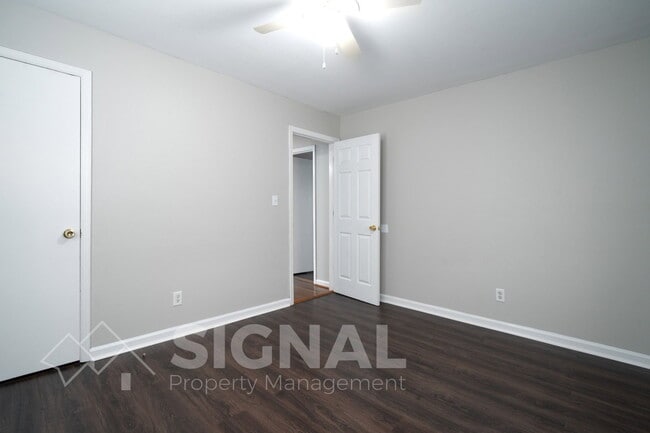 Building Photo - 2425 Circle Dr