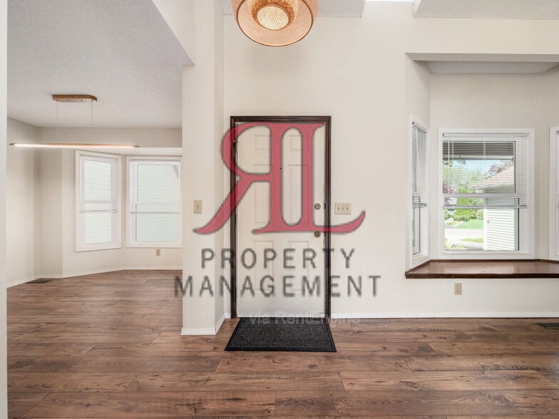 Building Photo - 7448 Gardenview Pl