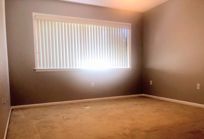 Building Photo - 5942 Peregrine Ave