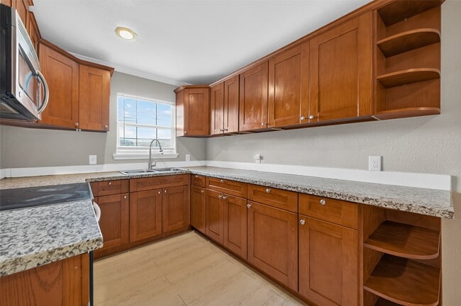 Building Photo - 5714 Southwind St