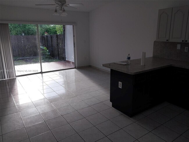 Building Photo - 2424 SW 143rd Pl