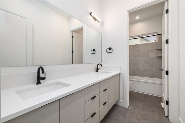 Building Photo - 7786 W Diamond Lk Dr