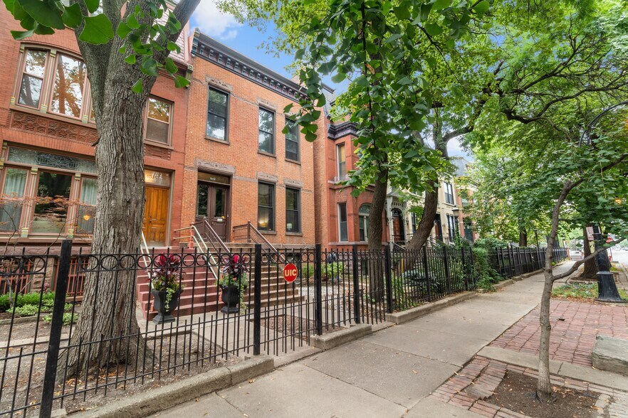 Building Photo - 1512 W Jackson Blvd