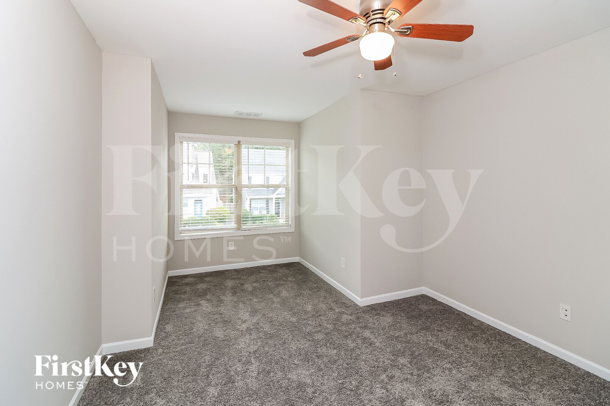 Building Photo - 427 Belmont Way