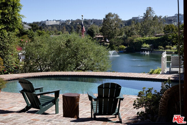 Building Photo - 10030 Toluca Lake Ave