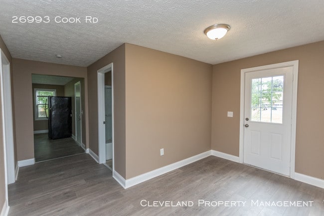 Building Photo - Newly Renovated Olmsted Twp Home