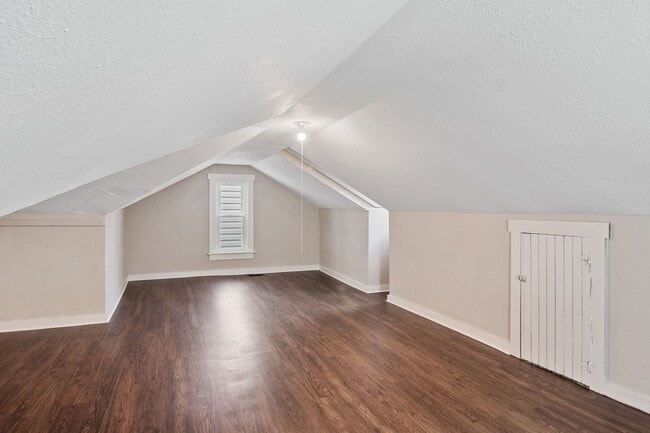 Building Photo - Coming Soon - Charming 3 Bedroom, 1 Bath S...