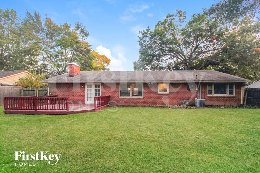 Building Photo - 11048 McDowell Dr