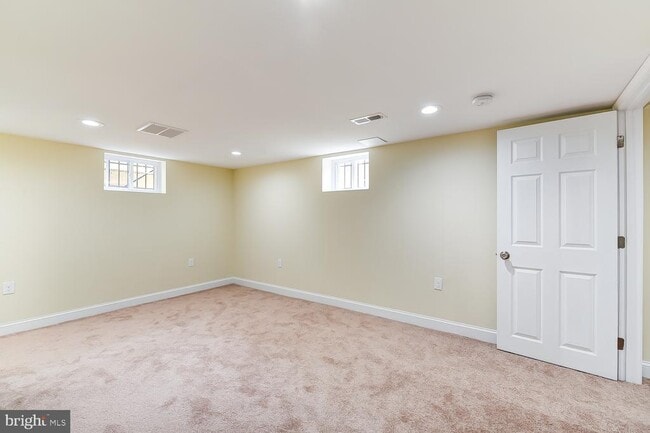 Building Photo - 707 Congress St SE