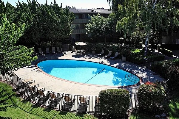 Building Photo - 3375 Alma St