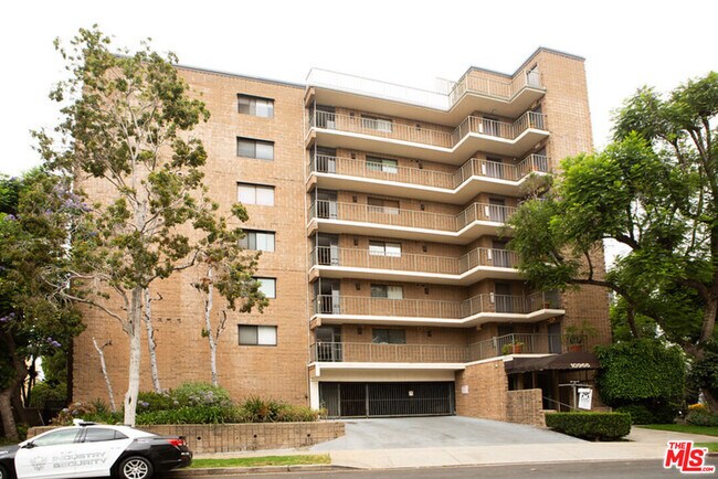 Building Photo - 10966 Rochester Ave