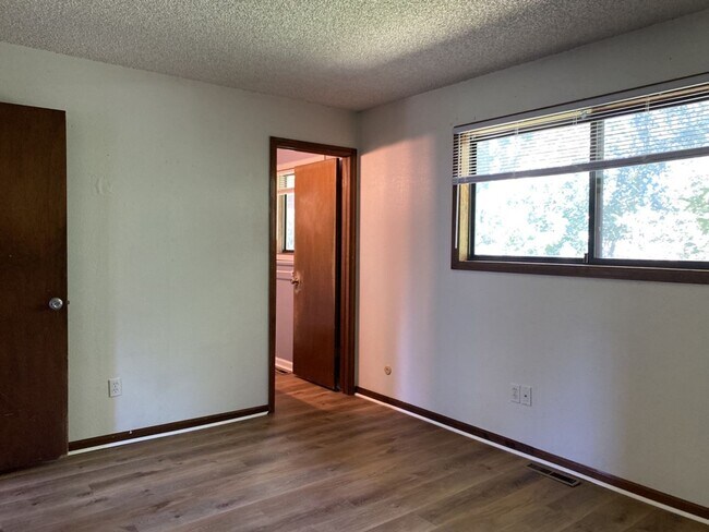 Building Photo - STUDENTS WELCOME! 4 Bed 3 Bath Home in West Ft Collins w/ Garage and Fenced Yard - Lawn Care Incl...