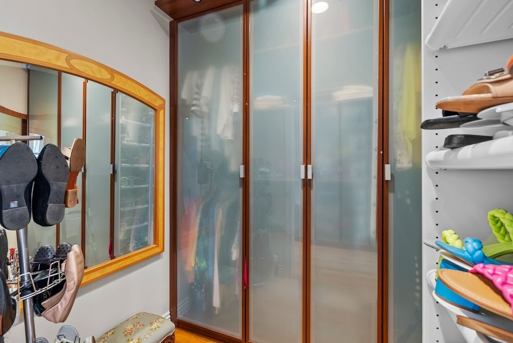 Building Photo - 1617 N Orange Grove Ave