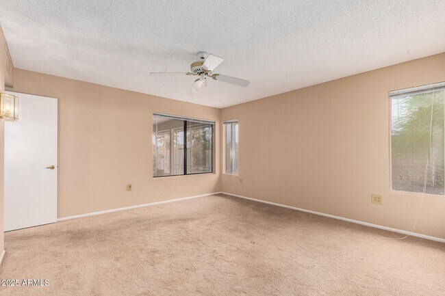 Building Photo - 13722 W Gable Hill Dr