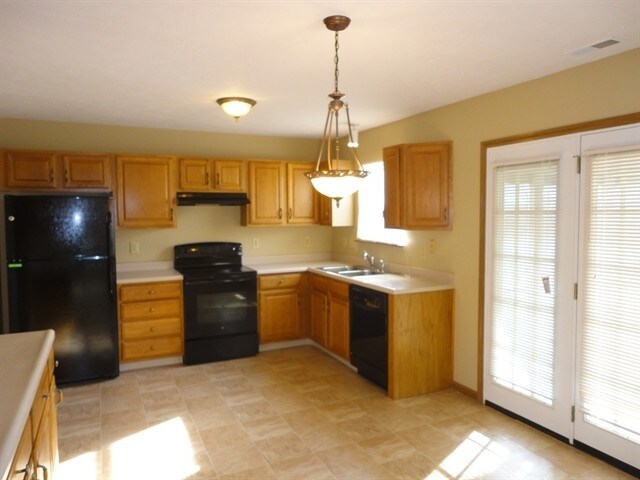 Building Photo - 610 Canary Creek Dr