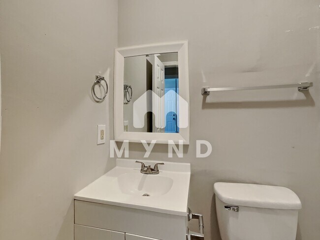 Building Photo - 1600 Poole Rd Unit A