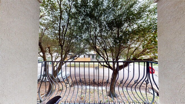 Building Photo - 328 Malone St