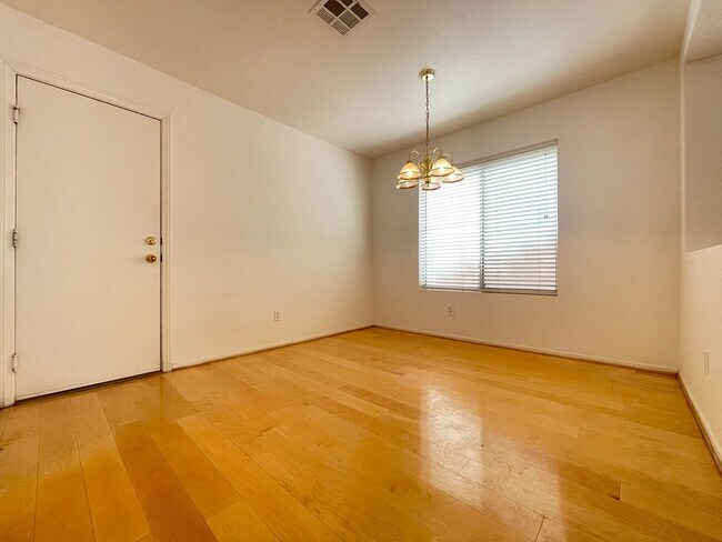 Building Photo - 3bedroom home in a GATED community near the strip